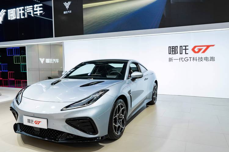 深圳南山区联景硕企业管理咨询哪吒汽车在智能汽车领域的表现，领途汽车在新能源汽车市场中的影响力